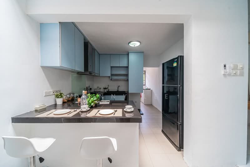 Teacher's Housing Estate, Iqbal Avenue, 3 Bedrooms, 1,195 sqft, Walk-up Apartment For Sale, by Donny Lee, 500217540 - Kitchen - PropertyGuru.com.sg
