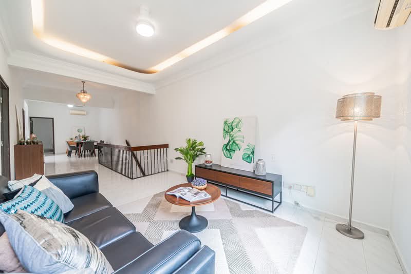 Teacher's Housing Estate, Iqbal Avenue, 3 Bedrooms, 1,195 sqft, Walk-up Apartment For Sale, by Donny Lee, 500217540 - Living Room - PropertyGuru.com.sg