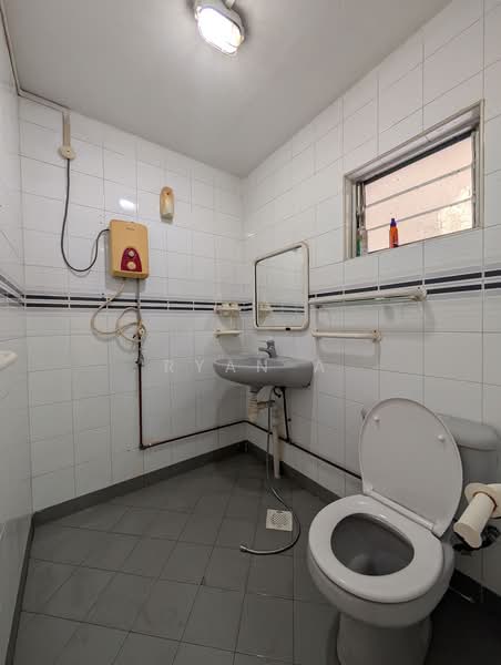 63 Jalan Ma'mor, 63 Jalan Ma'mor, 2 Bedrooms, 1,270 sqft, HDB Flat For Sale, by Ryan A, 500217546 - Bathroom - PropertyGuru.com.sg