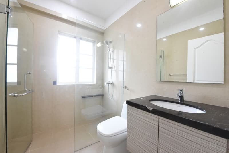 Luxurious Detached house 71 Gentle Drive, Gentle Drive, 5 Bedrooms, 7,382 sqft, Detached House For Rent, by Desmond Ang, 500217561 - Bathroom - PropertyGuru.com.sg