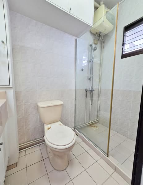 771 Bedok Reservoir View, 771 Bedok Reservoir View, 3 Bedrooms, 1,237 sqft, HDB Flat For Sale, by Adrian Tan, 500217564 - Bathroom - PropertyGuru.com.sg