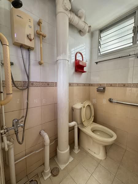 320 Clementi Avenue 4, 320 Clementi Avenue 4, 2 Bedrooms, 721 sqft, HDB Flat For Rent, by Zane Soo 苏昱能, 500217565 - Bathroom - PropertyGuru.com.sg