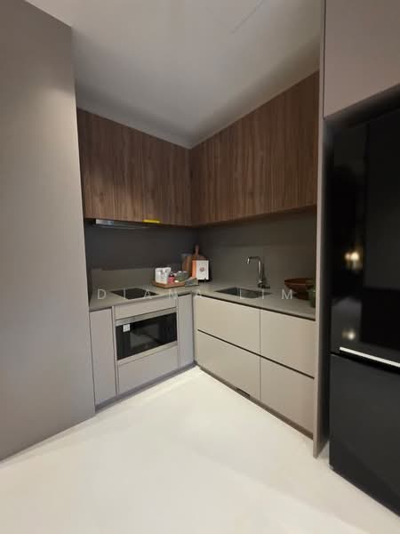 Parksuites, 18 Holland Grove Road, Studio, 624 sqft, Condominium For Sale, by Diana Lim, 500217583 - Kitchen - PropertyGuru.com.sg