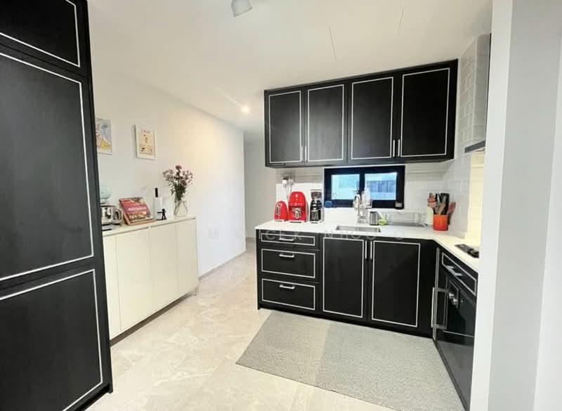 Mayfair Modern, 2 Rifle Range Road, 2 Bedrooms, 850 sqft, Condominium For Rent, by Julie Ng, 500217595 - Kitchen - PropertyGuru.com.sg