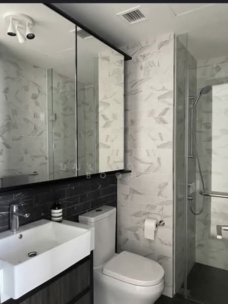 Mayfair Modern, 2 Rifle Range Road, 2 Bedrooms, 850 sqft, Condominium For Rent, by Julie Ng, 500217595 - Bathroom - PropertyGuru.com.sg