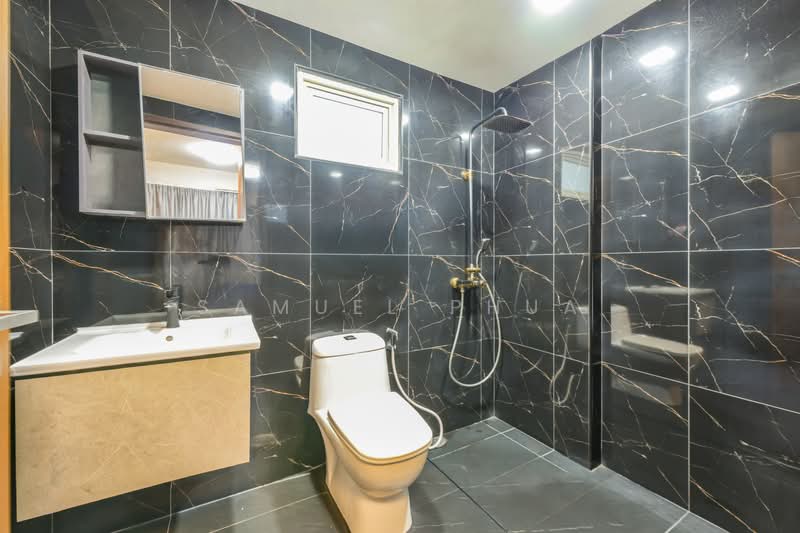 Watercolours, 25 Pasir Ris Link, 3 Bedrooms, 1,238 sqft, Executive Condominium For Sale, by Samuel Phua, 500217602 - Bathroom - PropertyGuru.com.sg
