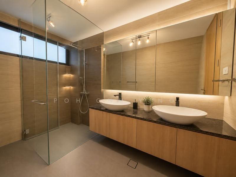 Renovated Semi-D + Lift and Basement! Serangoon Gardens, Kingswear Avenue, Hougang / Punggol / Sengkang, 5 Bedrooms, 5,500 sqft, Semi-Detached House For Sale, by Poh Chu Ying, 500217606 - Bathroom - PropertyGuru.com.sg