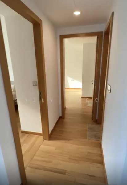 One Shenton, 1 Shenton Way, 2 Bedrooms, 1,119 sqft, Condominium For Rent, by Sally Queck, 500217608 - Corridor - PropertyGuru.com.sg
