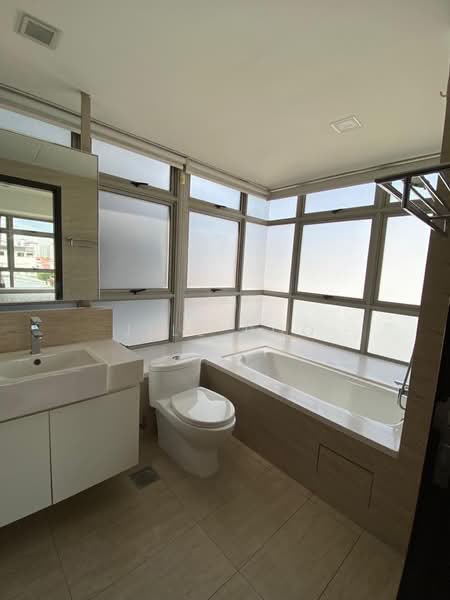 Bliss Ville, 69H Lorong Melayu, 2 Bedrooms, 904 sqft, Condominium For Sale, by Jill Poo, 500217610 - Bathroom - PropertyGuru.com.sg