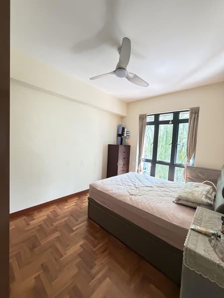 East Meadows, 30 Tanah Merah Kechil Road, 3 Bedrooms, 1,216 sqft, Condominium For Sale, by Kal Ong, 500217611 - Bedroom - PropertyGuru.com.sg