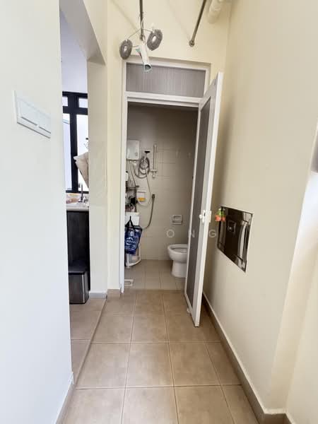 East Meadows, 30 Tanah Merah Kechil Road, 3 Bedrooms, 1,216 sqft, Condominium For Sale, by Kal Ong, 500217611 - Bathroom - PropertyGuru.com.sg