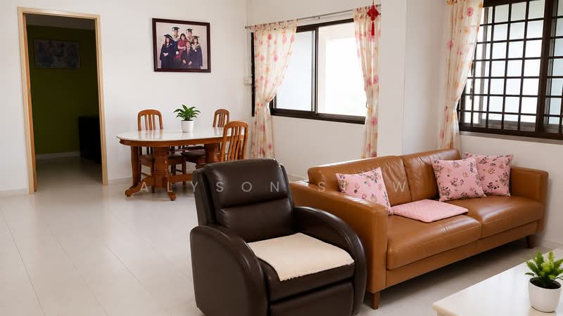 423 Choa Chu Kang Avenue 4, 423 Choa Chu Kang Avenue 4, 3 Bedrooms, 1,119 sqft, HDB Flat For Sale, by Alyson Siow, 500217626 - Living Room - PropertyGuru.com.sg