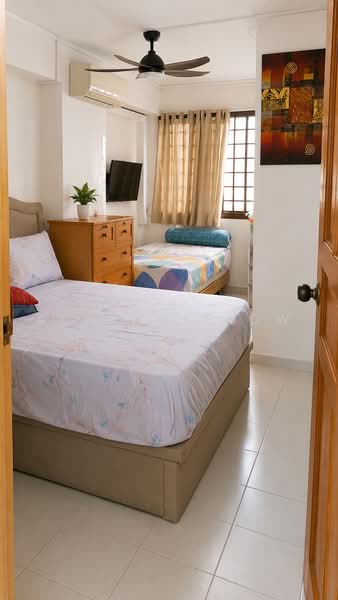 423 Choa Chu Kang Avenue 4, 423 Choa Chu Kang Avenue 4, 3 Bedrooms, 1,119 sqft, HDB Flat For Sale, by Alyson Siow, 500217626 - Bedroom - PropertyGuru.com.sg