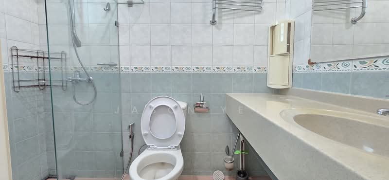193 Edgefield Plains, 193 Edgefield Plains, 2 Bedrooms, 780 sqft, HDB Flat For Rent, by Jason Yeo, 500217637 - Bathroom - PropertyGuru.com.sg