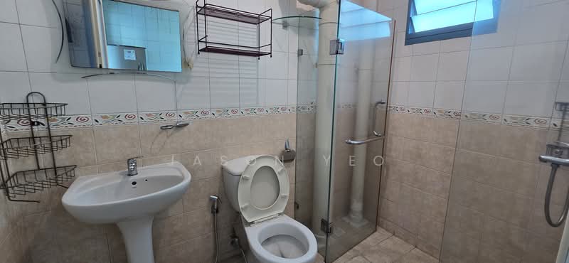 193 Edgefield Plains, 193 Edgefield Plains, 2 Bedrooms, 780 sqft, HDB Flat For Rent, by Jason Yeo, 500217637 - Bathroom - PropertyGuru.com.sg