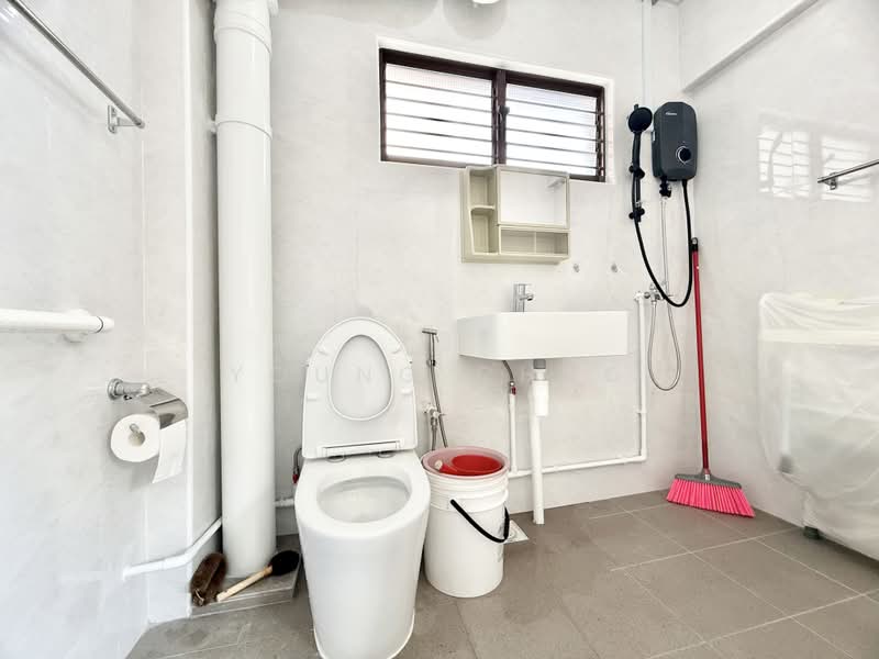 501 Serangoon North Avenue 4, 501 Serangoon North Avenue 4, Room Rental, 200 sqft, HDB Flat For Rent, by Young Chng, 500217648 - Bathroom - PropertyGuru.com.sg