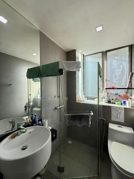 Shanghai One, 1 Shanghai Road, 2 Bedrooms, 882 sqft, Apartment For Sale, by Lynn Er, 500217652 - Bathroom - PropertyGuru.com.sg