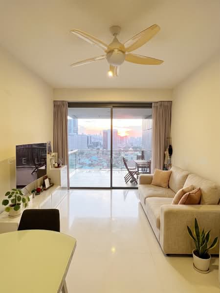 Concourse Skyline, 298 Beach Road, 1 Bedroom, 872 sqft, Condominium For Sale, by Celine Chow 周于琪, 500217670 - Living Room - PropertyGuru.com.sg