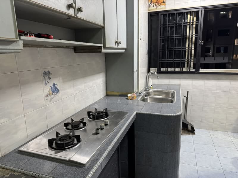840 Woodlands Street 82, 840 Woodlands Street 82, 4 Bedrooms, 904 sqft, HDB Flat For Sale, by MOHAN ., 500217678 - Kitchen - PropertyGuru.com.sg