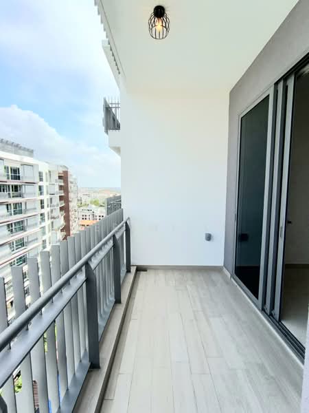 Forest Woods, , 2 Bedrooms, 732 sqft, Condominium For Rent, by Jeremy Li, 500217680 - Balcony - PropertyGuru.com.sg