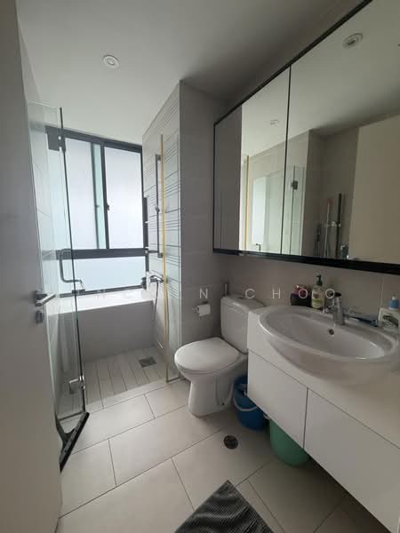 Parc Centennial, 100 Kampong Java Road, 2 Bedrooms, 1,163 sqft, Condominium For Sale, by Lincoln Choo, 500217691 - Bathroom - PropertyGuru.com.sg