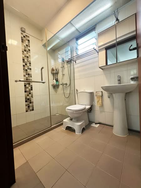 489C Choa Chu Kang Avenue 5, 489C Choa Chu Kang Avenue 5, 3 Bedrooms, 1,001 sqft, HDB Flat For Sale, by Amy Tan, 500217695 - Bathroom - PropertyGuru.com.sg