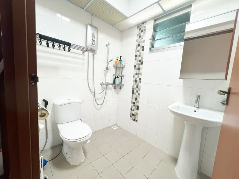 489C Choa Chu Kang Avenue 5, 489C Choa Chu Kang Avenue 5, 3 Bedrooms, 1,001 sqft, HDB Flat For Sale, by Amy Tan, 500217695 - Bathroom - PropertyGuru.com.sg