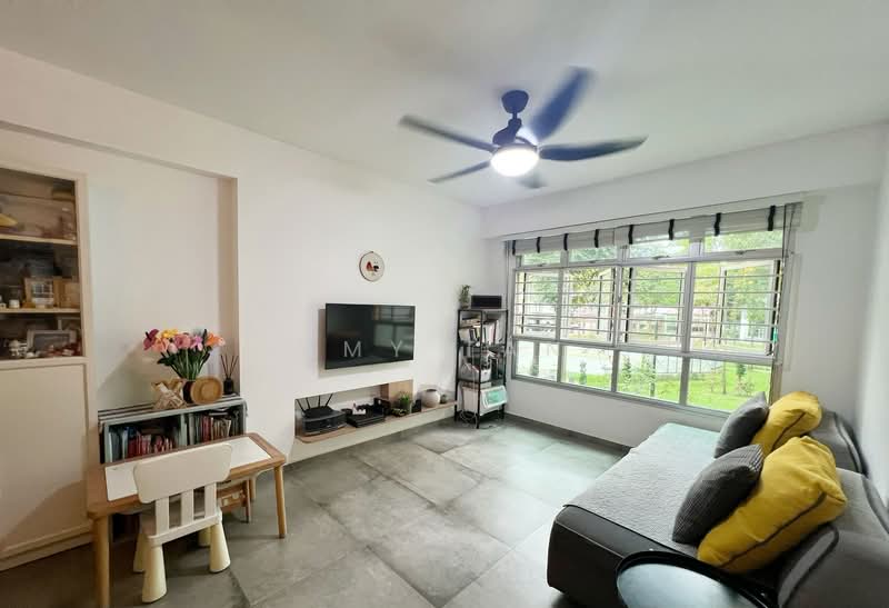 489C Choa Chu Kang Avenue 5, 489C Choa Chu Kang Avenue 5, 3 Bedrooms, 1,001 sqft, HDB Flat For Sale, by Amy Tan, 500217695 - Living Room - PropertyGuru.com.sg