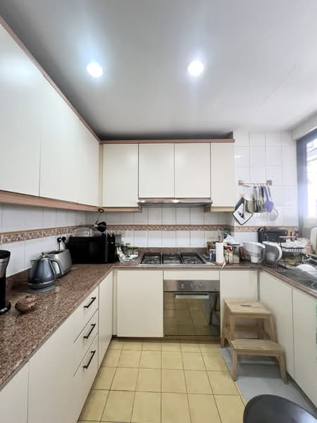 D'Manor, Tanah Merah Kechil Avenue, 5 Bedrooms, 2,723 sqft, Cluster House For Sale, by Winnie Tan, 500217698 - Kitchen - PropertyGuru.com.sg