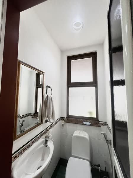 D'Manor, Tanah Merah Kechil Avenue, 5 Bedrooms, 2,723 sqft, Cluster House For Sale, by Winnie Tan, 500217698 - Bathroom - PropertyGuru.com.sg