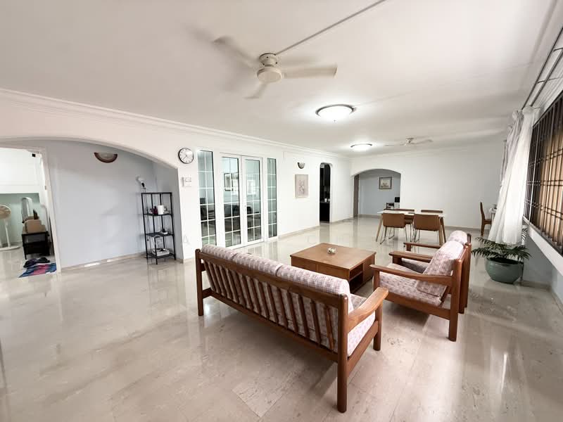 555 Choa Chu Kang North 6, 555 Choa Chu Kang North 6, 4 Bedrooms, 1,572 sqft, HDB Flat For Sale, by Caden Chee, 500217701 - Living Room - PropertyGuru.com.sg