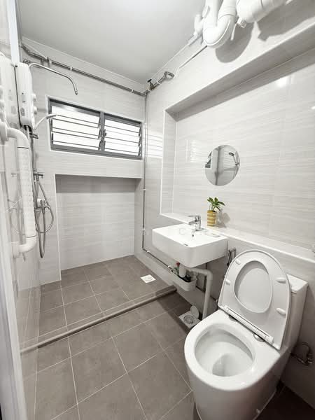555 Choa Chu Kang North 6, 555 Choa Chu Kang North 6, 4 Bedrooms, 1,572 sqft, HDB Flat For Sale, by Caden Chee, 500217701 - Common Bathroom - PropertyGuru.com.sg