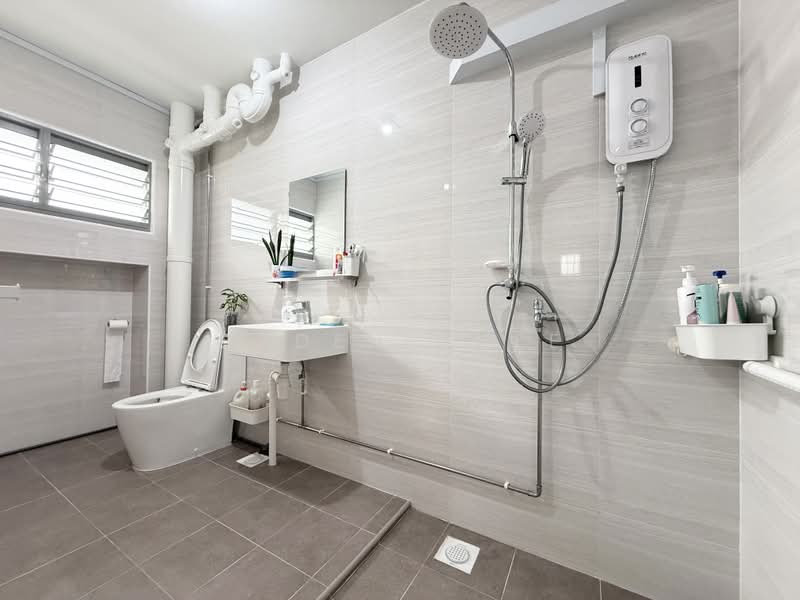 555 Choa Chu Kang North 6, 555 Choa Chu Kang North 6, 4 Bedrooms, 1,572 sqft, HDB Flat For Sale, by Caden Chee, 500217701 - Master Bathroom - PropertyGuru.com.sg