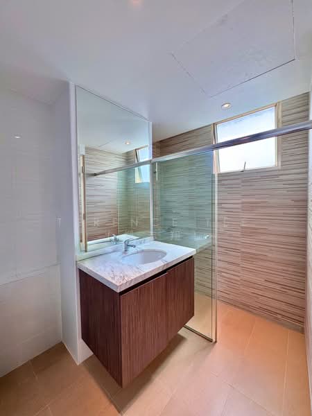 Astoria Park, 36 Lorong Mydin, 2 Bedrooms, 851 sqft, Condominium For Sale, by Terence Tee (郑志翔), 500217713 - Master Bathroom - PropertyGuru.com.sg