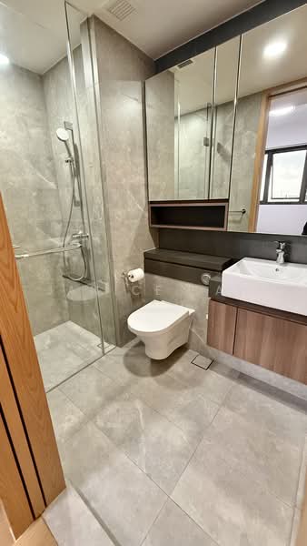 Midwood, 8 Hillview Rise, 2 Bedrooms, 689 sqft, Condominium For Sale, by Janice Law, 500217718 - Bathroom - PropertyGuru.com.sg