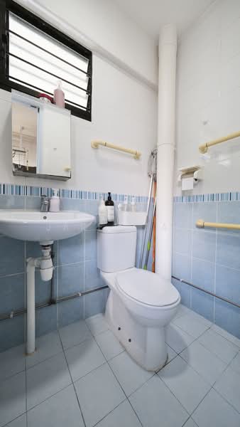 691 Hougang Street 61, 691 Hougang Street 61, Room Rental, 200 sqft, HDB Flat For Rent, by Jarel Tay, 500217721 - Bathroom - PropertyGuru.com.sg
