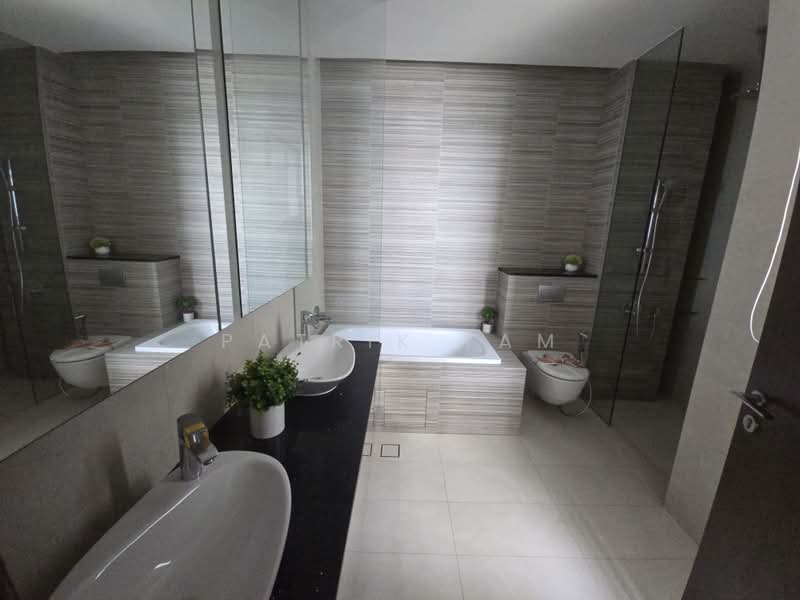 Kallang Riverside, 51 Kampong Bugis, 4 Bedrooms, 3,154 sqft, Condominium For Sale, by Patrik Tam, 500217731 - Bathroom - PropertyGuru.com.sg