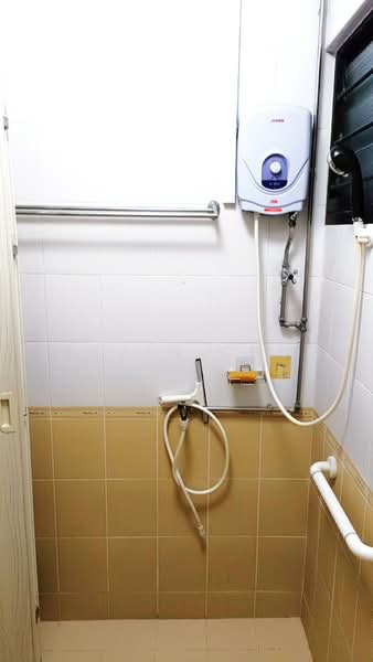 282 Tampines Street 22, 282 Tampines Street 22, Room Rental, 120 sqft, HDB Flat For Rent, by Steven Choo, 500217735 - Bathroom - PropertyGuru.com.sg