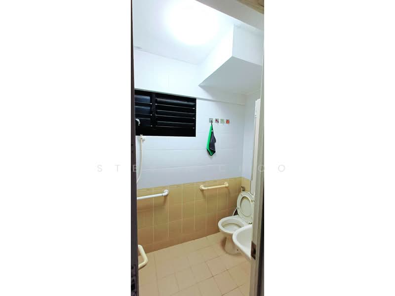 282 Tampines Street 22, 282 Tampines Street 22, Room Rental, 120 sqft, HDB Flat For Rent, by Steven Choo, 500217735 - Bathroom - PropertyGuru.com.sg