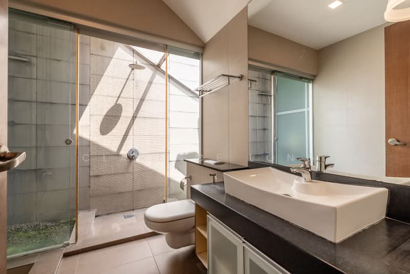 Best Value Art House 2.5 Storey Corner Terrace, Walk to Greenwich V, Seletar Hills Estate, Seletar Hills Estate, 5 Bedrooms, 3,600 sqft, Corner Terrace For Sale, by Clarence Long, 500217737 - Master Bathroom - PropertyGuru.com.sg