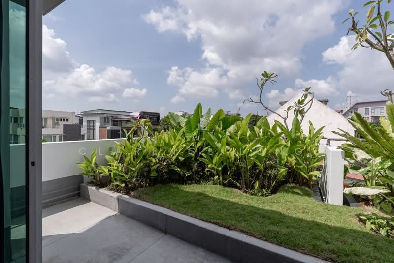 Best Value Art House 2.5 Storey Corner Terrace, Walk to Greenwich V, Seletar Hills Estate, Seletar Hills Estate, 5 Bedrooms, 3,600 sqft, Corner Terrace For Sale, by Clarence Long, 500217737 - Roof Garden - PropertyGuru.com.sg