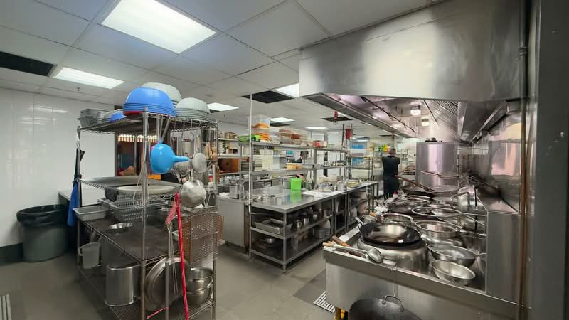 Casual Chinese Restaurant At Attractive Location for Low Takeover, , 2,800 sqft, Food & Beverage For Rent, by Andy Wee, 500217740 - Kitchen - CommercialGuru.com.sg