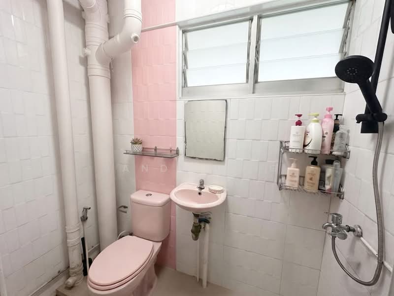 288 Yishun Avenue 6, 288 Yishun Avenue 6, 3 Bedrooms, 904 sqft, HDB Flat For Sale, by Sandy Hong, 500217763 - Bathroom - PropertyGuru.com.sg