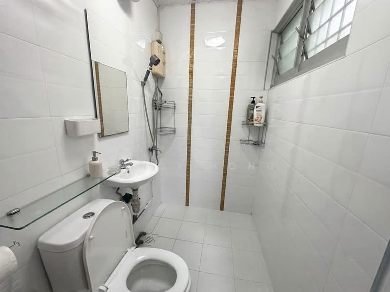 288 Yishun Avenue 6, 288 Yishun Avenue 6, 3 Bedrooms, 904 sqft, HDB Flat For Sale, by Sandy Hong, 500217763 - Bathroom - PropertyGuru.com.sg