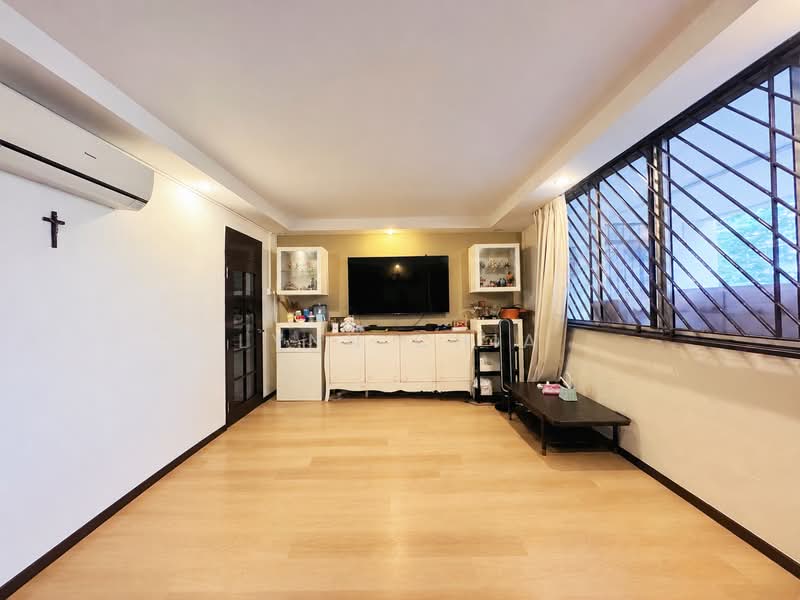 328 Serangoon Avenue 3, 328 Serangoon Avenue 3, 3 Bedrooms, 904 sqft, HDB Flat For Sale, by Lynn Chia, 500217767 - Living Room - PropertyGuru.com.sg