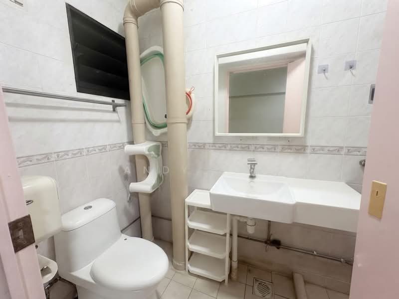 275C Jurong West Street 25, 275C Jurong West Street 25, 3 Bedrooms, 1,194 sqft, HDB Flat For Sale, by Sandy Hong, 500217773 - Bathroom - PropertyGuru.com.sg