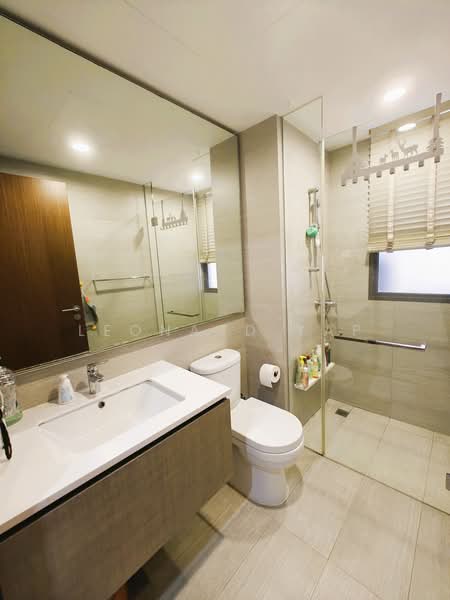 Bellewoods, 118 Woodlands Avenue 5, 4 Bedrooms, 1,227 sqft, Executive Condominium For Sale, by Leonard Yap, 500217783 - Bathroom - PropertyGuru.com.sg