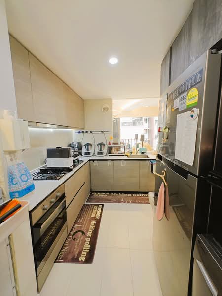 Bellewoods, 118 Woodlands Avenue 5, 4 Bedrooms, 1,227 sqft, Executive Condominium For Sale, by Leonard Yap, 500217783 - Kitchen - PropertyGuru.com.sg