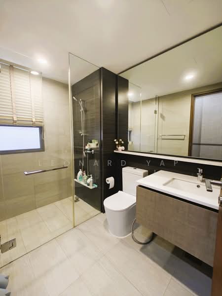 Bellewoods, 118 Woodlands Avenue 5, 4 Bedrooms, 1,227 sqft, Executive Condominium For Sale, by Leonard Yap, 500217783 - Bathroom - PropertyGuru.com.sg