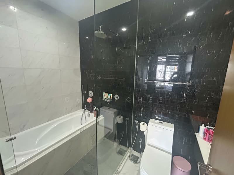 The Tennery, 5A Woodlands Road, 2 Bedrooms, 861 sqft, Condominium For Sale, by Chris Chee, 500217786 - Bathroom - PropertyGuru.com.sg